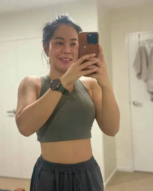 Thumbnail Happy Monday Post-Workout with Sweaty Moments from Cecelia_097