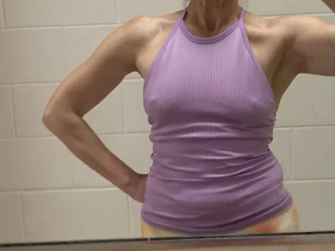 Thumbnail Braless Gym Wear: Juicy_gypsy's Fitness Fashion Secrets