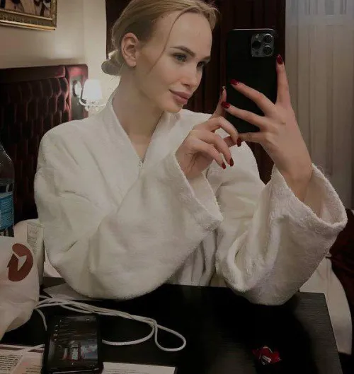 Thumbnail Beauty in White: Exploring Color Aesthetics with babylisa1