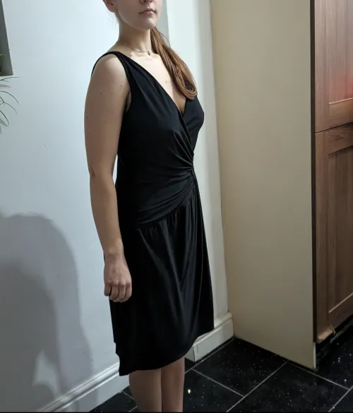 Thumbnail Classy Looks: selchea's Braless Elegance