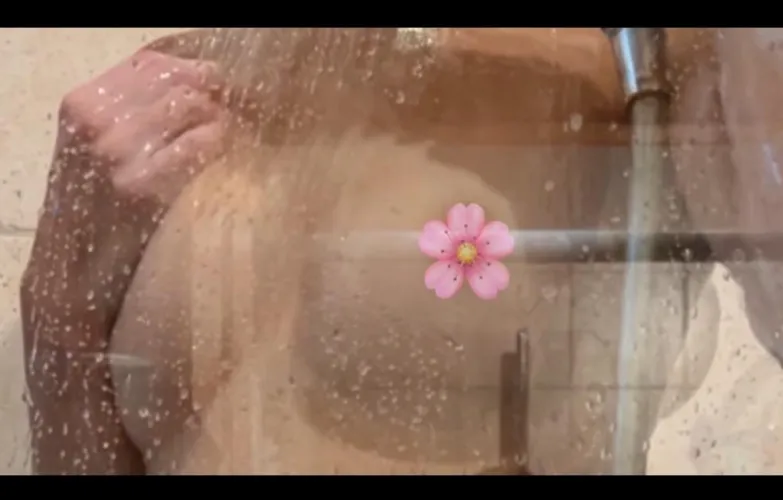 Thumbnail Xdahlianextdoor Teases with Goodies in Handbra Anticipation
