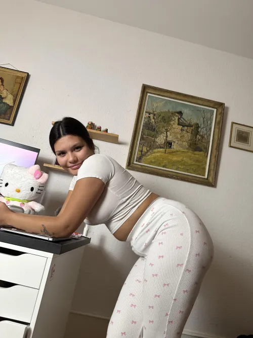 Thumbnail A Glimpse into the World of lara laraleebby by queeniehun - InstagramHotties