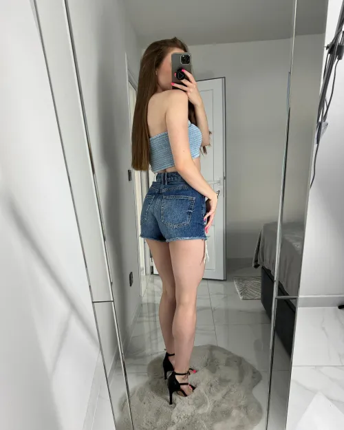 Thumbnail Enhancing Legs with High Heels | tinsleyteaser