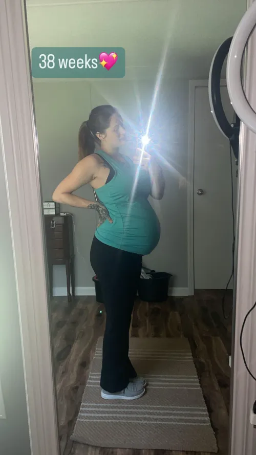 Thumbnail 38 Weeks Pregnant: Explore My Sexy Bump | PregnantPetite