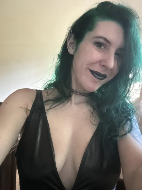 Thumbnail sirenskiss3 Flaunts Confidence Braless in Leather