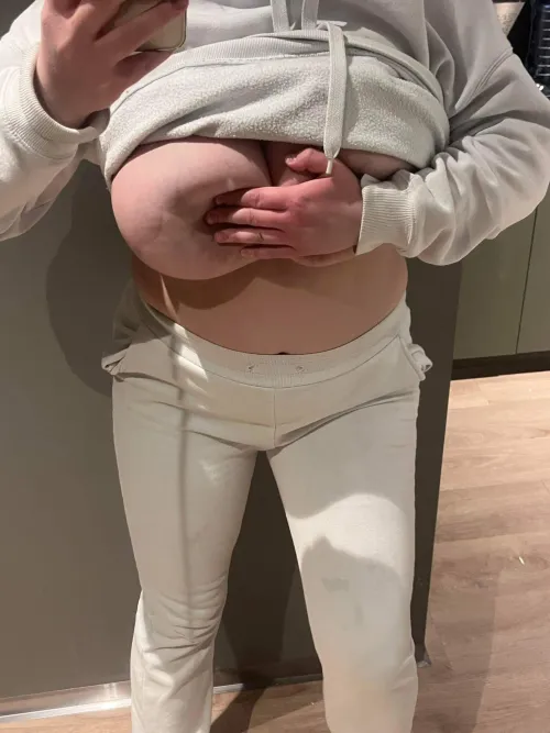Thumbnail Cheerful Distraction: Fani_Matilda's OnlyFans101 Adventure Awaits
