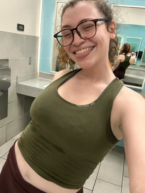 Thumbnail Would You Stare at My Pit Stains if You Saw Me: Discover 420baby_violet's SweatyGirls Story