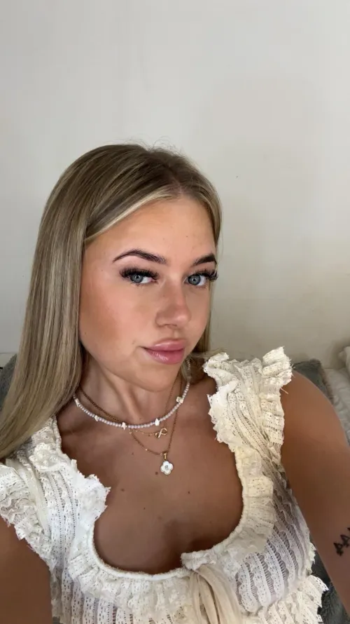 Thumbnail Trophy Blondie Delight | TrophyWives
