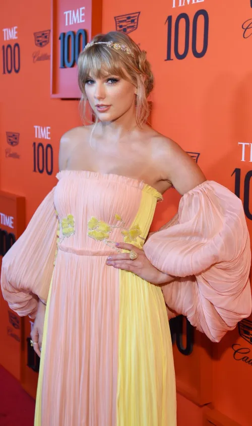 Thumbnail Taylor Swift: Iconic Photos by Zentaurion in gentlemanboners
