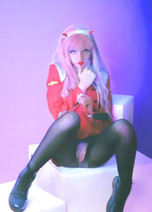 Thumbnail MereOasis Presents Zero Two in Stunning Nude Cosplay