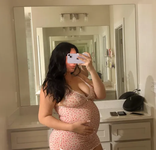 Thumbnail 20 Weeks Pregnant and Expecting - A PreggoPorn Invitation