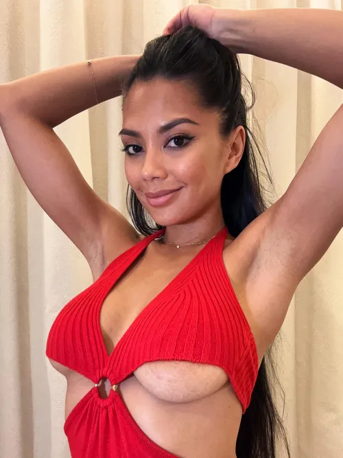 Thumbnail Here's a Night to Remember: Captivating Underboob Style with ValanorValar
