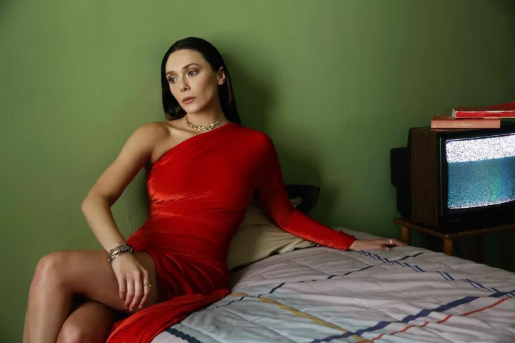 Thumbnail Elizabeth Olsen: A Glamorous Presence in Gentleman's Boners