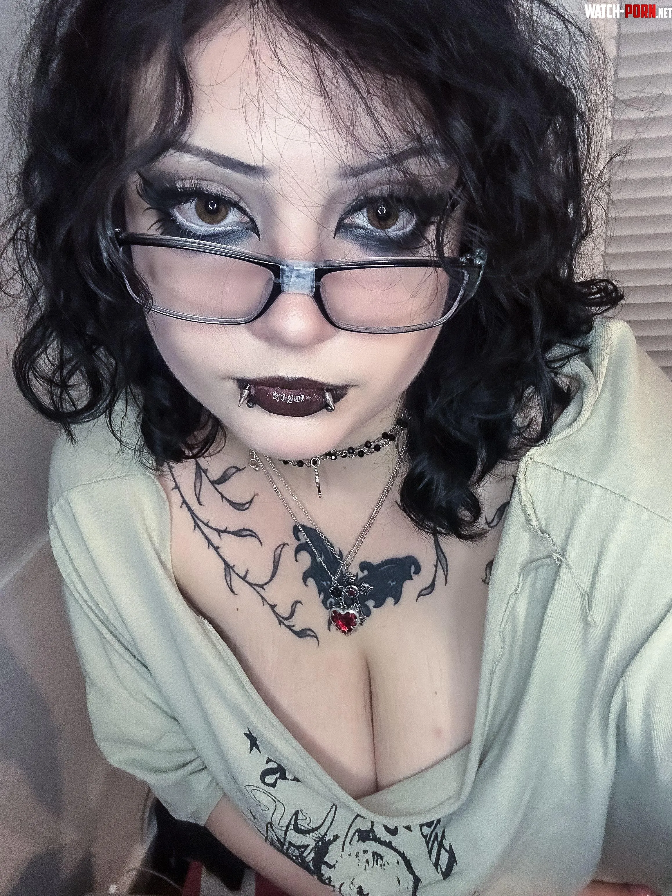 my glasses broke pls dont laugh at me by cybervampiregf