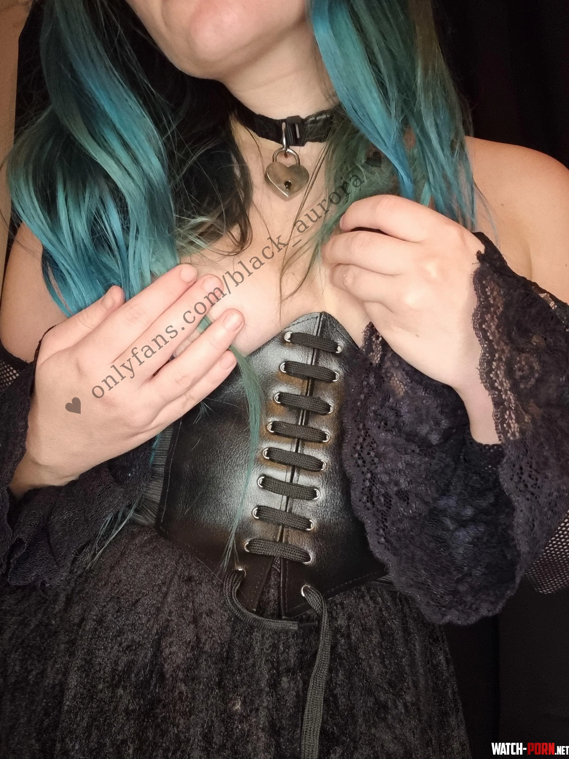 A quick tease from your collared goth Slavic girl by Black__Aurora