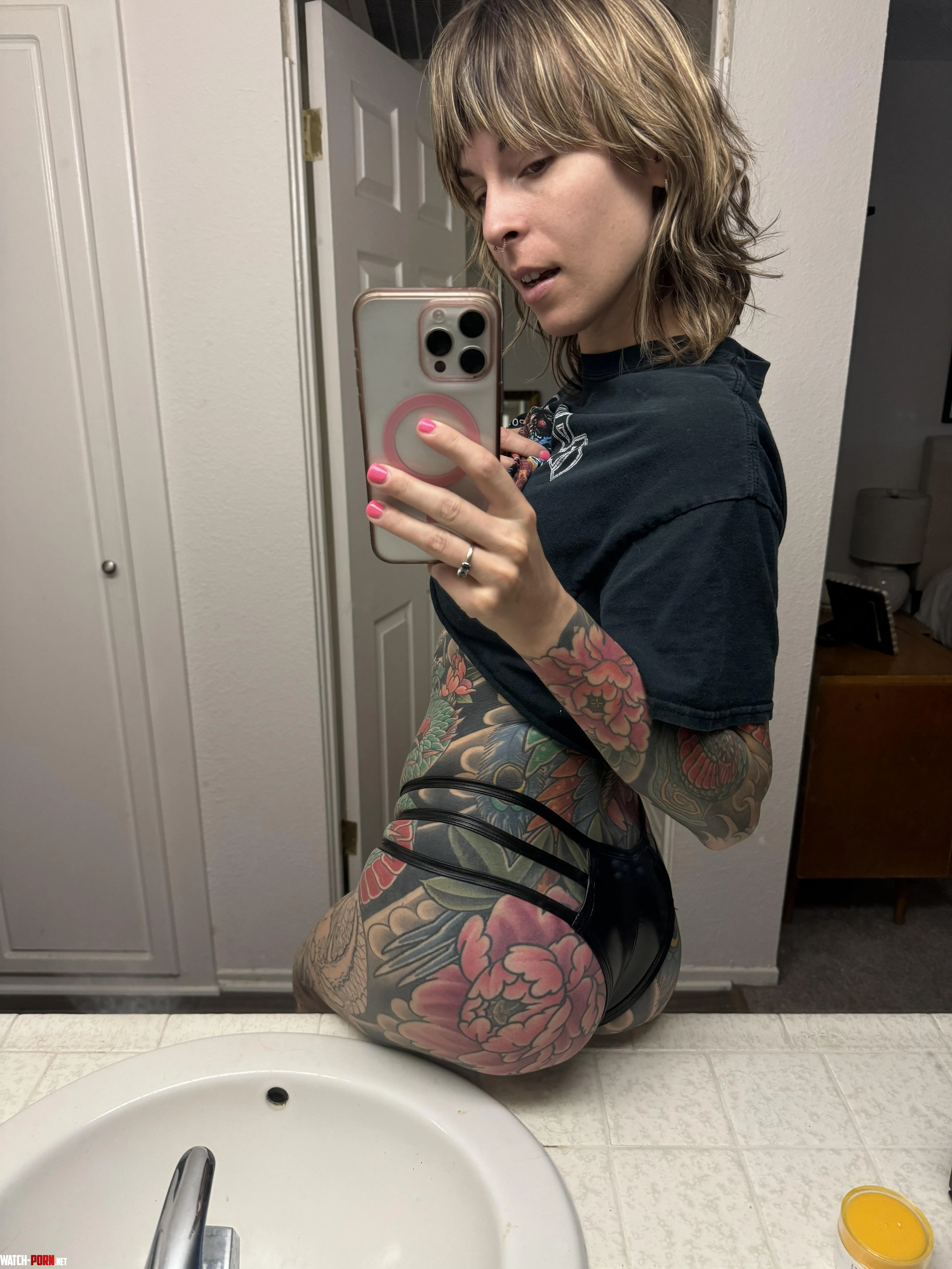 I like how my ass looks here  by kuzagirl