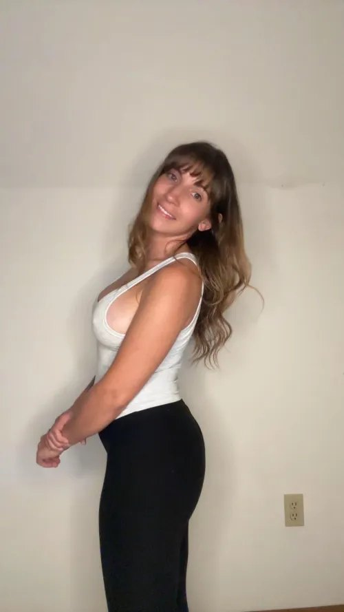 Thumbnail Legging Season: Greengirl42069's Hard Nipples on Display - Discover obsf delights