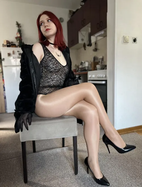 Thumbnail ichigo_emaa Shines in Wolford Neon 40: A Leggy Masterpiece