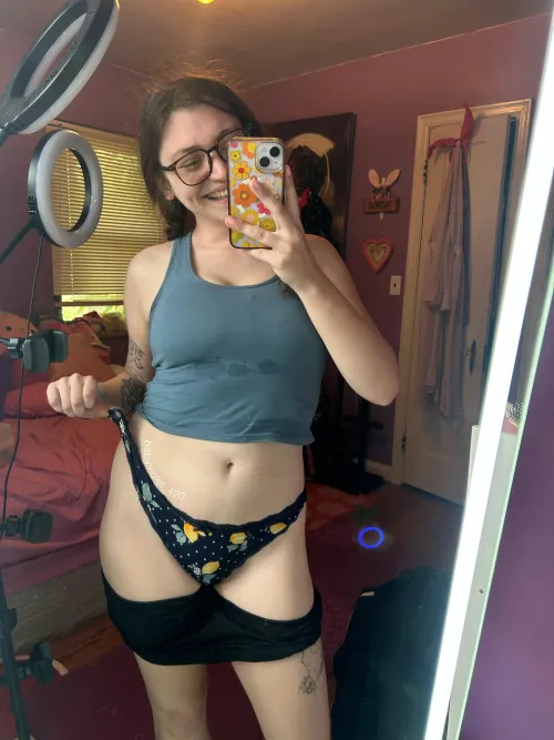 Thumbnail Got Back to the Gym Today: 420baby_violet's SweatyGirls Experience