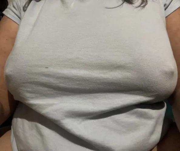 Thumbnail Chilling Gracefully: Weather Preferences and Braless Comfort by OhMyCRose