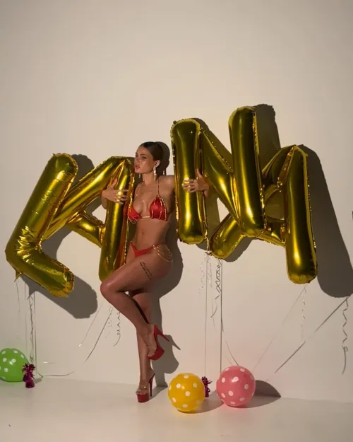 Thumbnail Behind-the-Scenes: Exclusive Photoshoot Glimpse