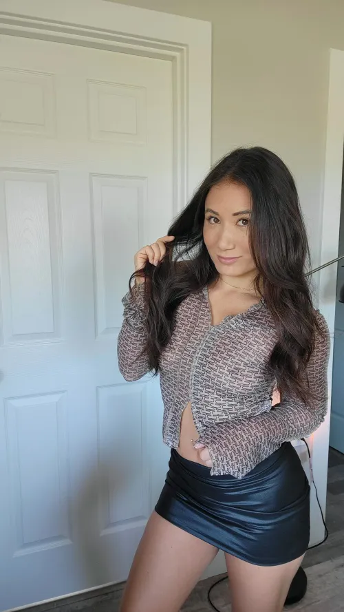 Thumbnail nikkidavisxo's Alluring Tease: Letting Outfit Speak for Itself