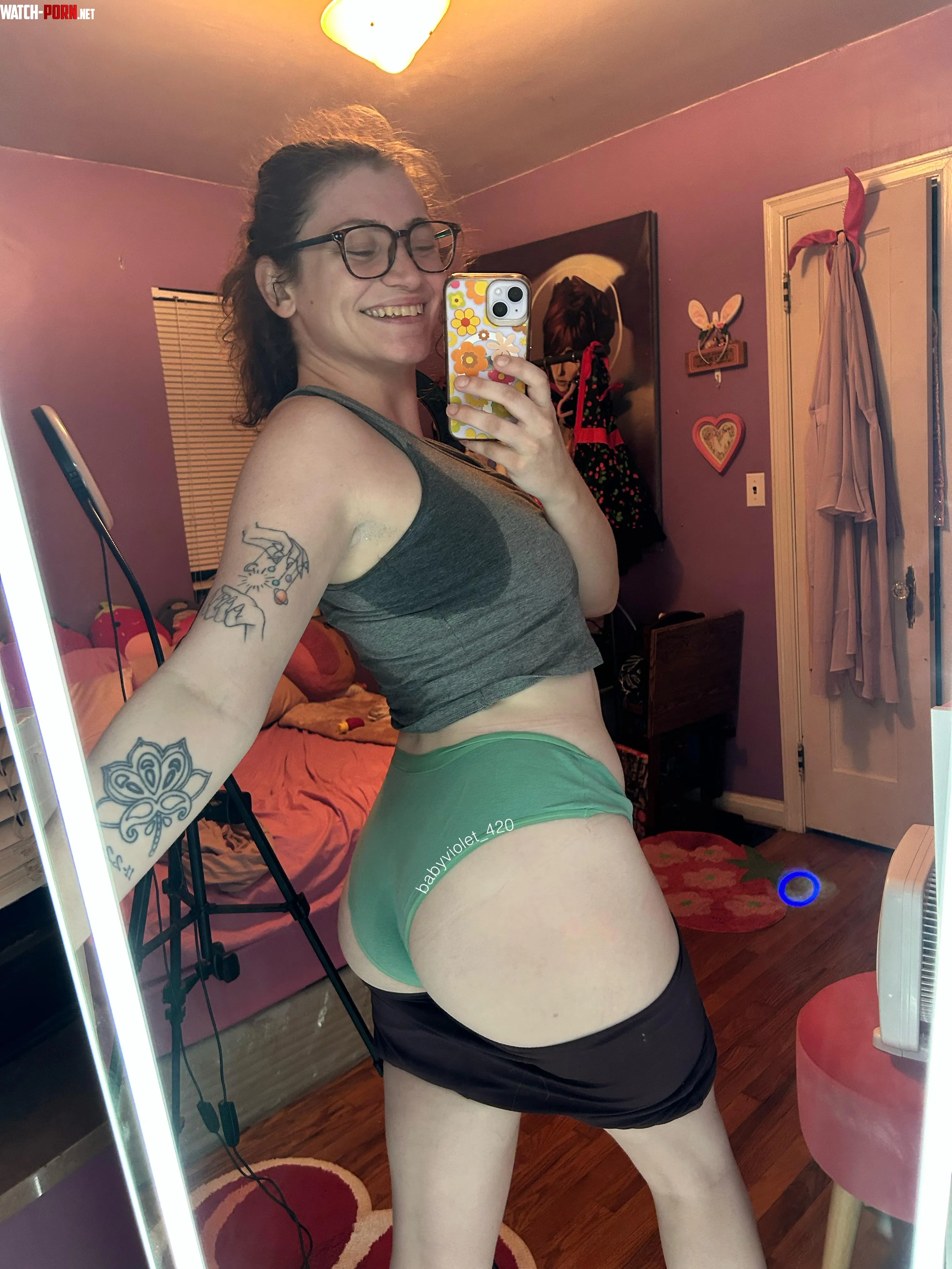 i know you wanna sniff  by 420baby_violet