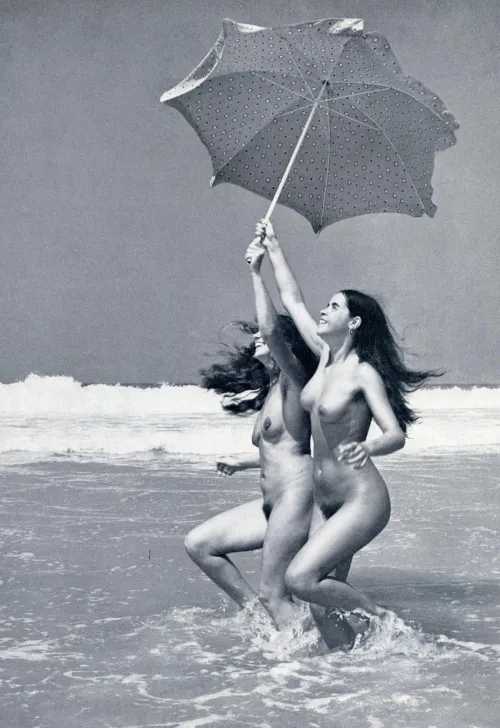 Thumbnail Vintage Nude Beauties on the Beach, 1970s | Author: here4damemz2