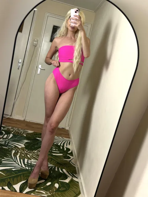 Thumbnail LanaPeaches__ Unveils Leggy Bliss in Pink Bikini