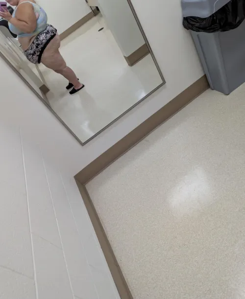 Thumbnail Unexpected Thrills: Fun in the Public Restroom - A SSBBW Experience