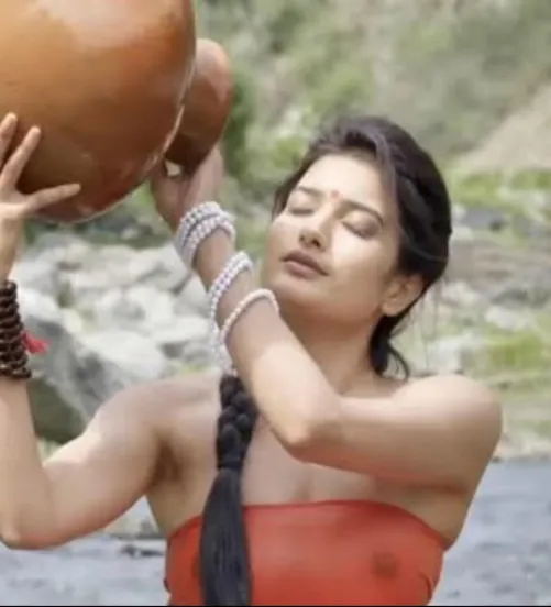 Thumbnail Modeling Excellence: Poonam Nehra's Iconic Fashion Statements