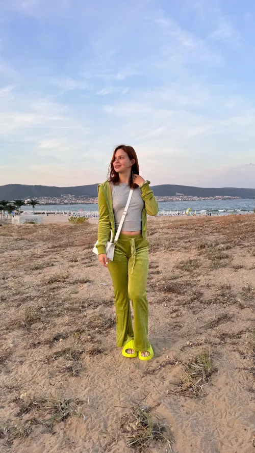 Thumbnail Refreshing Braless Walks with justbbyri