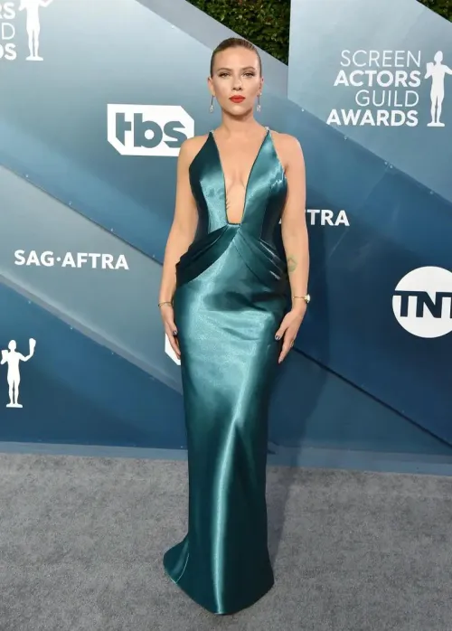 Thumbnail Scarlett Johansson's Timeless Beauty: Quionel's Focus in gentlemanboners