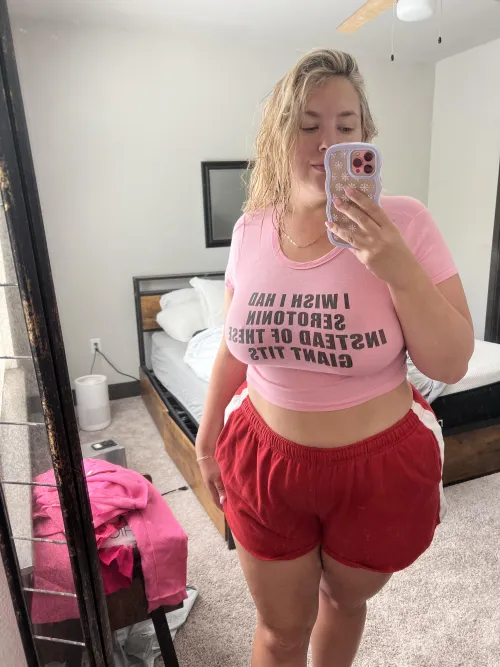 Thumbnail Braless Fashion: Admire TarynUpMyHeartx's Latest Shirt