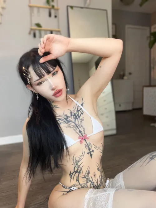 Thumbnail Feeling Cutest with a Perfect Ponytail: Cyber-goth's Stylish Tip