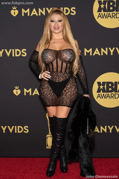 Thumbnail Get Fashion Inspiration from Lisa Daniels: A BitsnBoobs Exclusive
