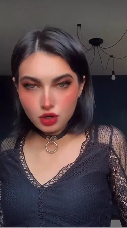 Thumbnail Focused on Beauty: Embarrassed_girl1's Captivating Look