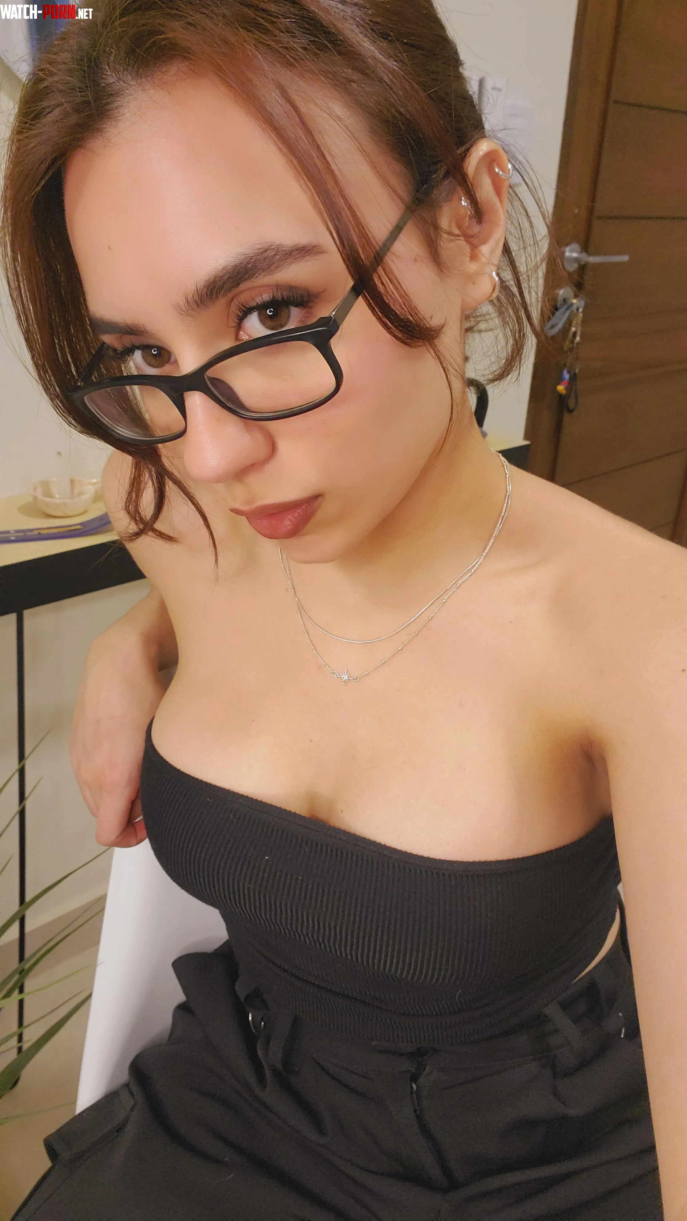 Busty darkhaired by xxxvalhallaX