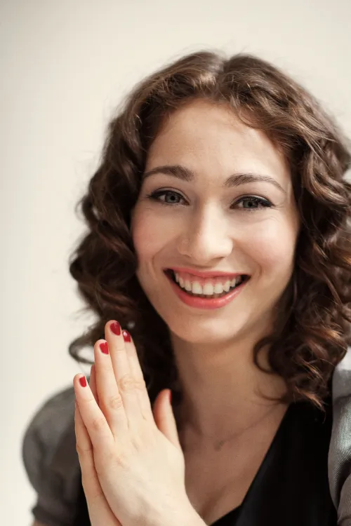 Thumbnail Regina Spektor: The Melodic Journey of a JewishBabes Musician | guitartoad