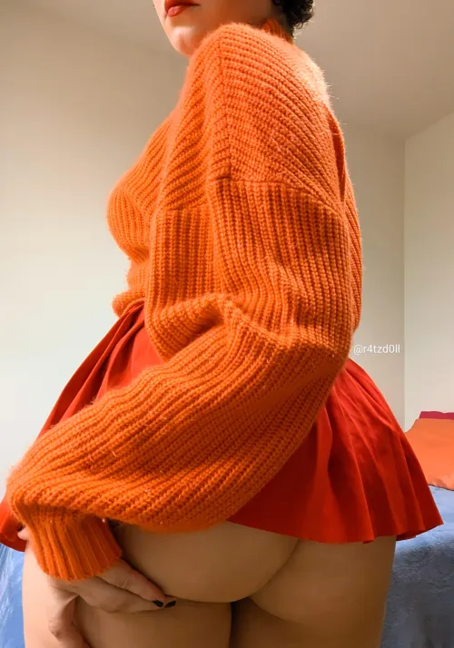 Thumbnail sh4rkd0ll's Velma Cosplay Unveiled with a Twist