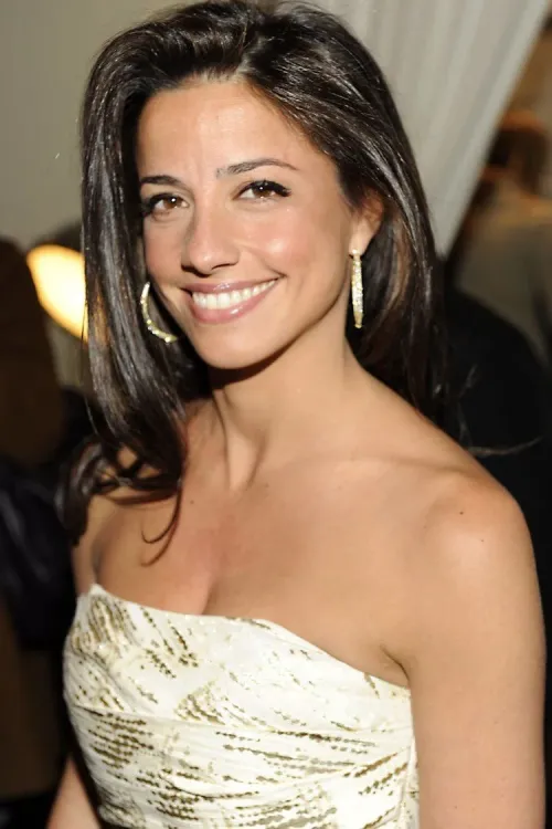 Thumbnail Shoshana Lonstein: Eternal Beauty in JewishBabes | guitartoad