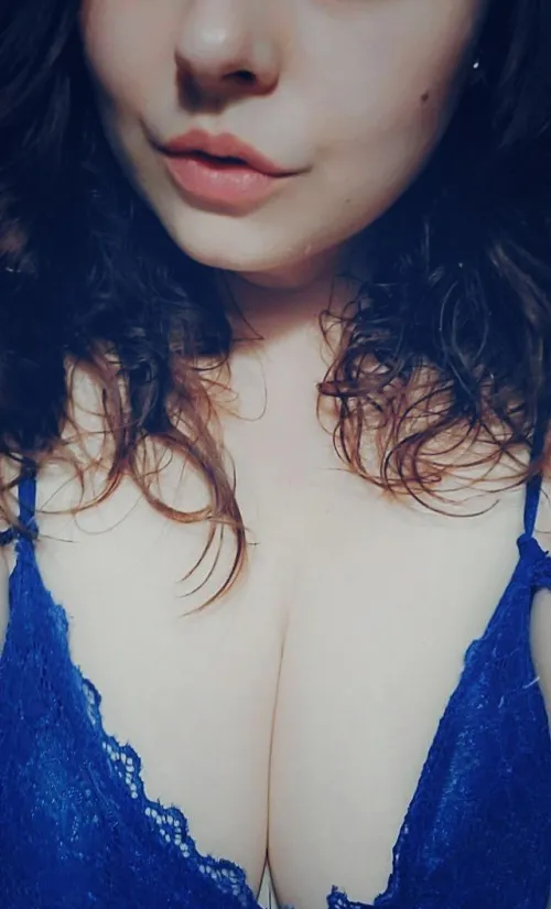 Thumbnail DeeDeeDimplez Presents 'Some Titties to Start Your Week' - Chubby Confidence Boost