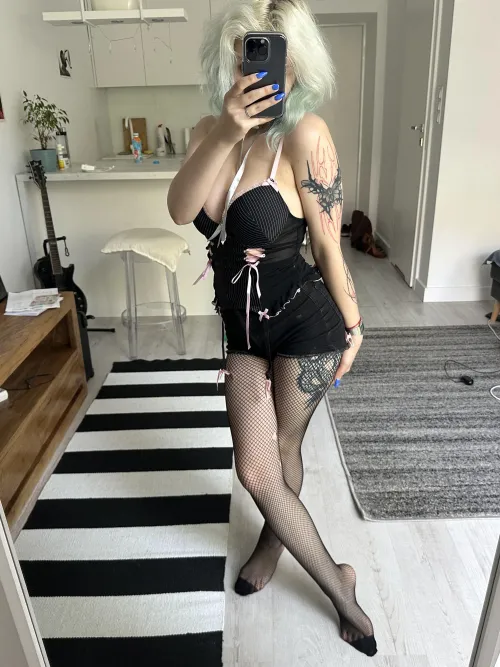 Thumbnail ShantiAngel's Long Legs - The Ultimate Decision!
