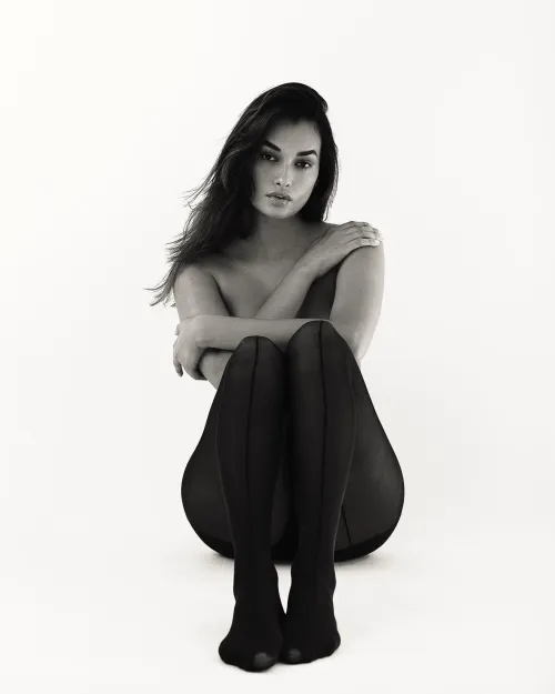 Thumbnail Gizele Oliveira: A Model's Story by 1leggedpuppy