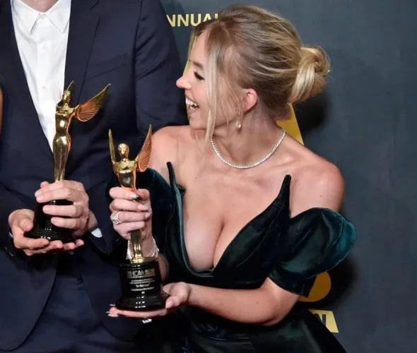 Thumbnail Discovering Sydney Sweeney: Insights from Author redimgbot in Celebswithbigtits
