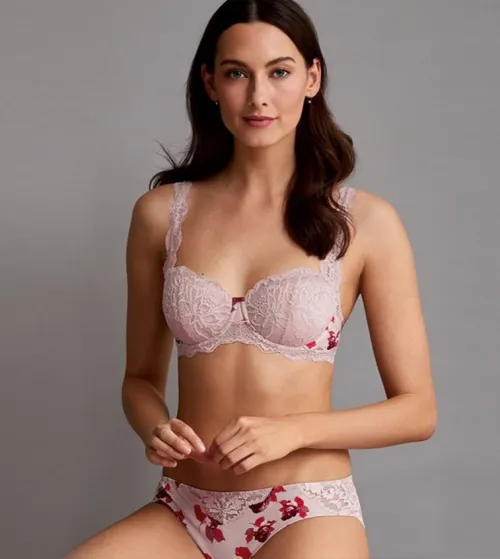 Thumbnail Morven MacSween: Witness the Beauty of this Model in Sorry_Description_29's View