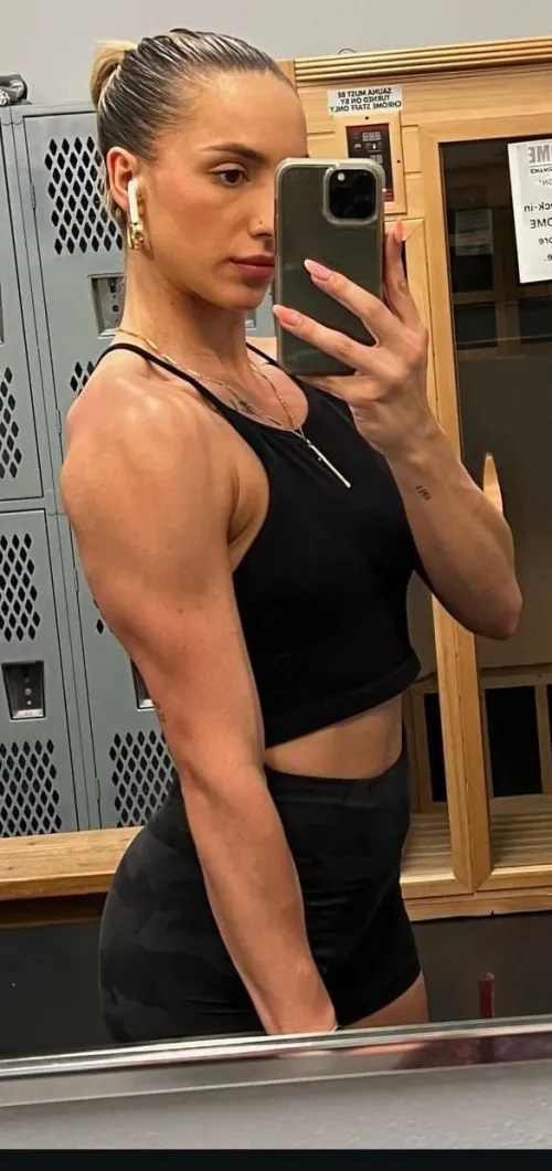 Thumbnail Lift and Dominate: Fitness Journey | Isabekjhl's Empowering Story