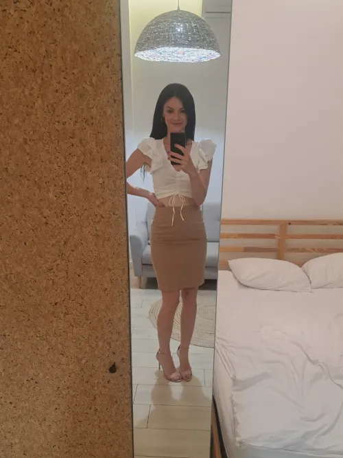 Thumbnail Discover the Allure of Pencil Skirts | MartaPeonly
