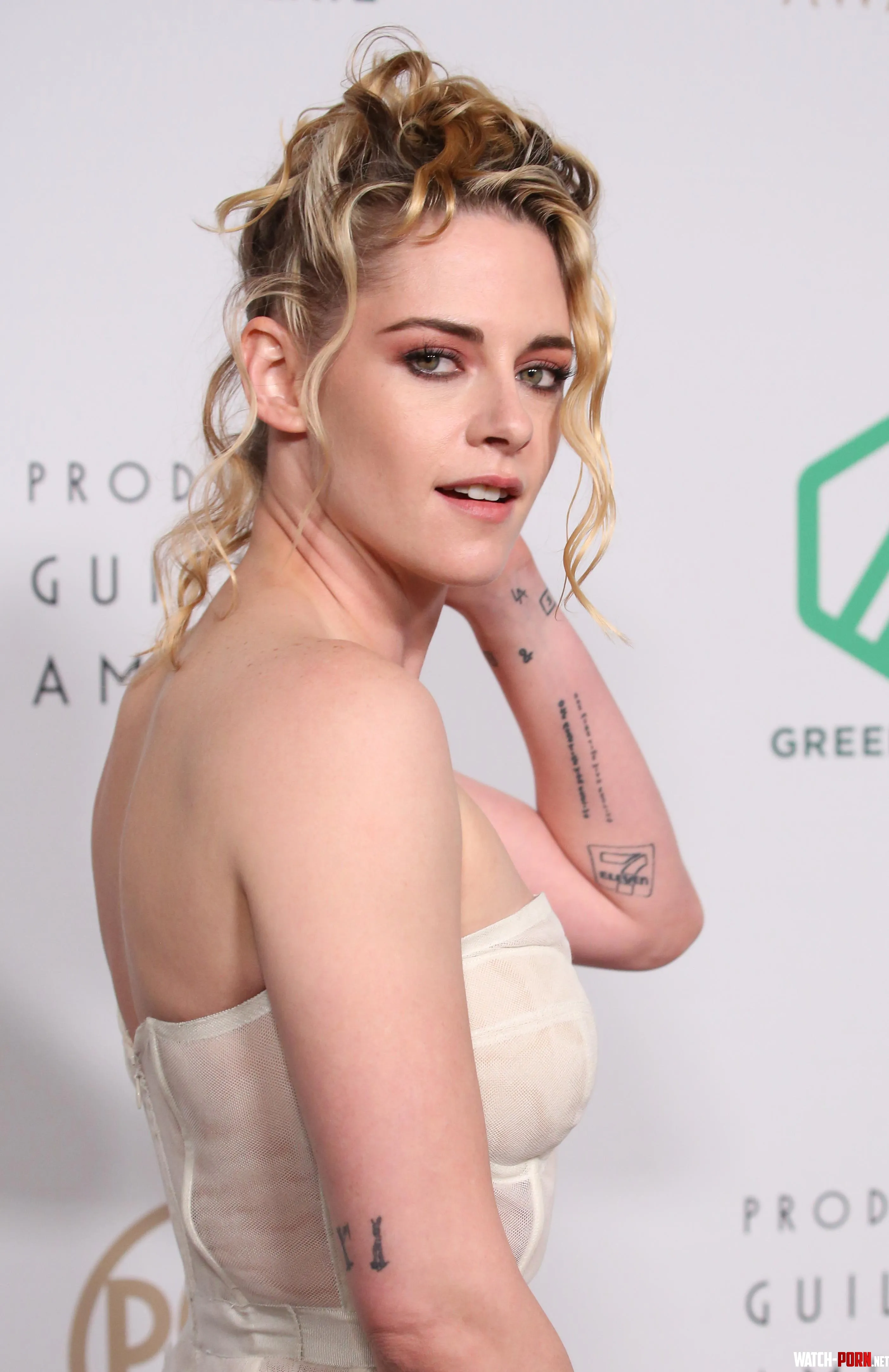 Kristen Stewart  by see00you22