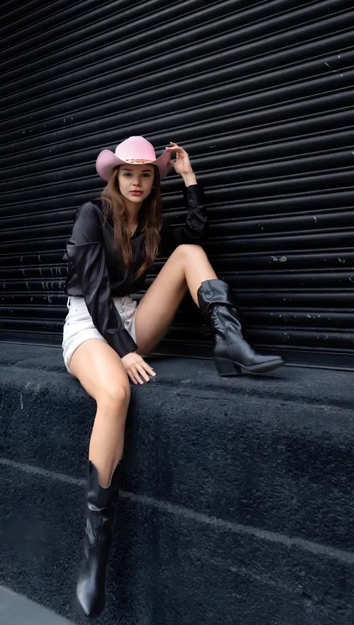 Thumbnail Victoria Villezcas: Modeling Excellence with BeerGoggles2022